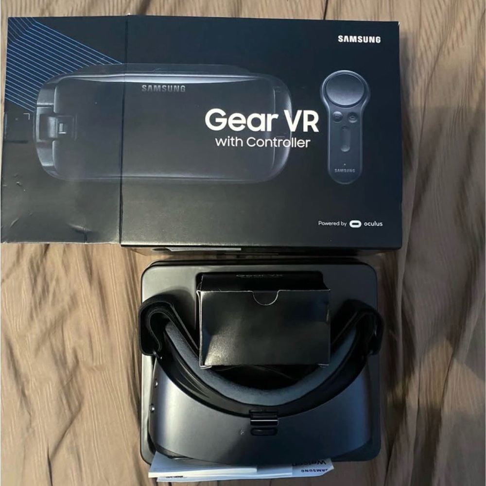 Samsung Gear VR Headset with Controller - Dark Gray